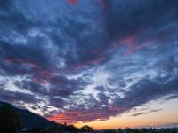 Brennende Wolken am Abendhimmel